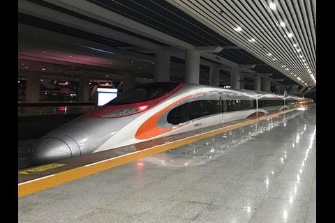 The 350 km/h XRL trainsets are based on the CRH380A design.